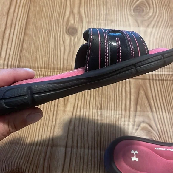 Under Armour Girls Slides - Picture 6 of 6